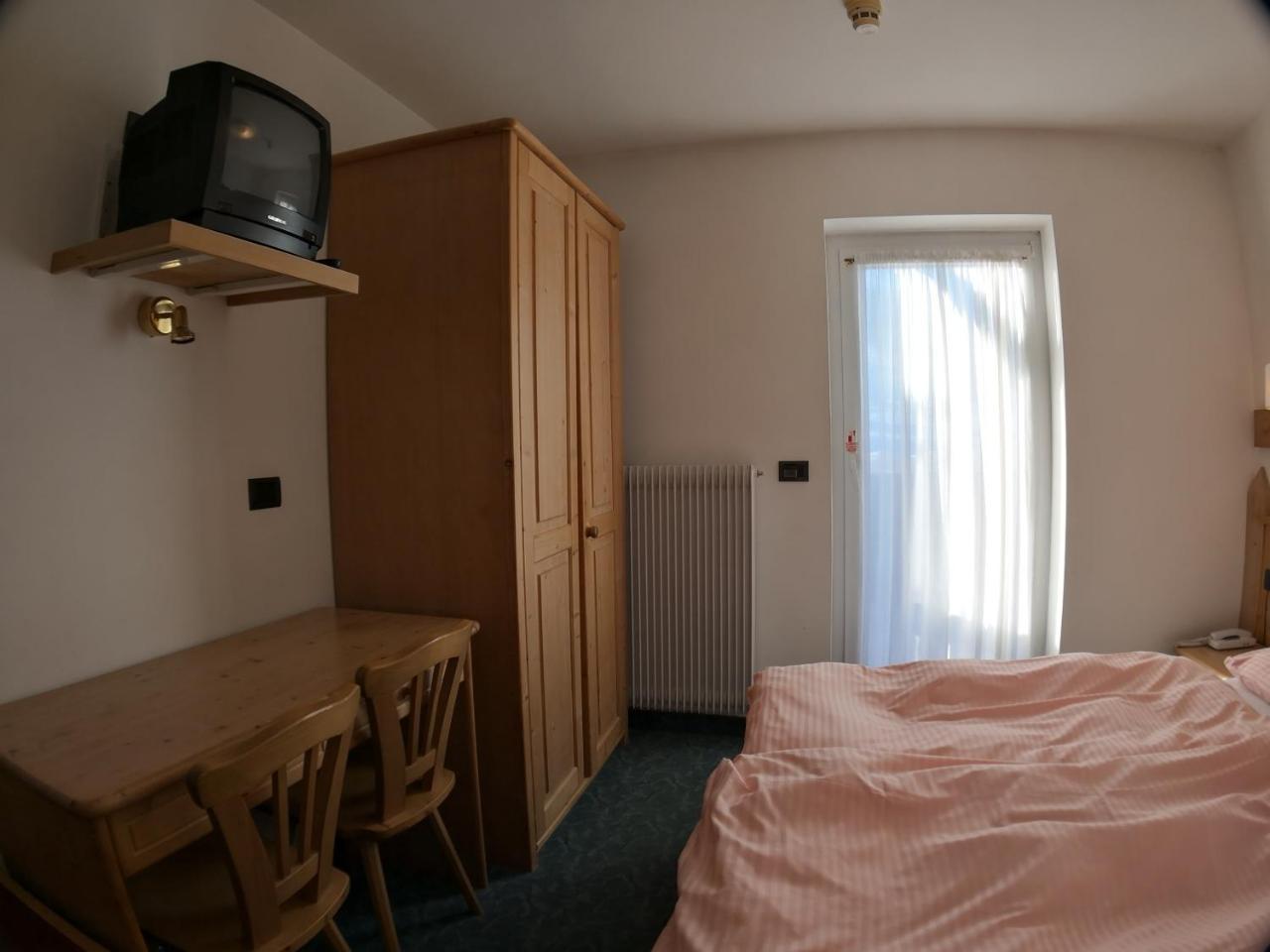 Hotel Alpenrose Пасо Роле Екстериор снимка