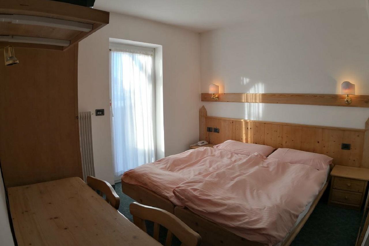 Hotel Alpenrose Пасо Роле Екстериор снимка
